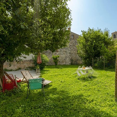 Borgo Alla Pieve Apartments Манерба-дель-Гарда Экстерьер фото